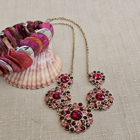 SET!  Liz Claiborne Jeweled Necklace and Dyed Shell Stretchy Bracelet Set - Picture 2 of 12